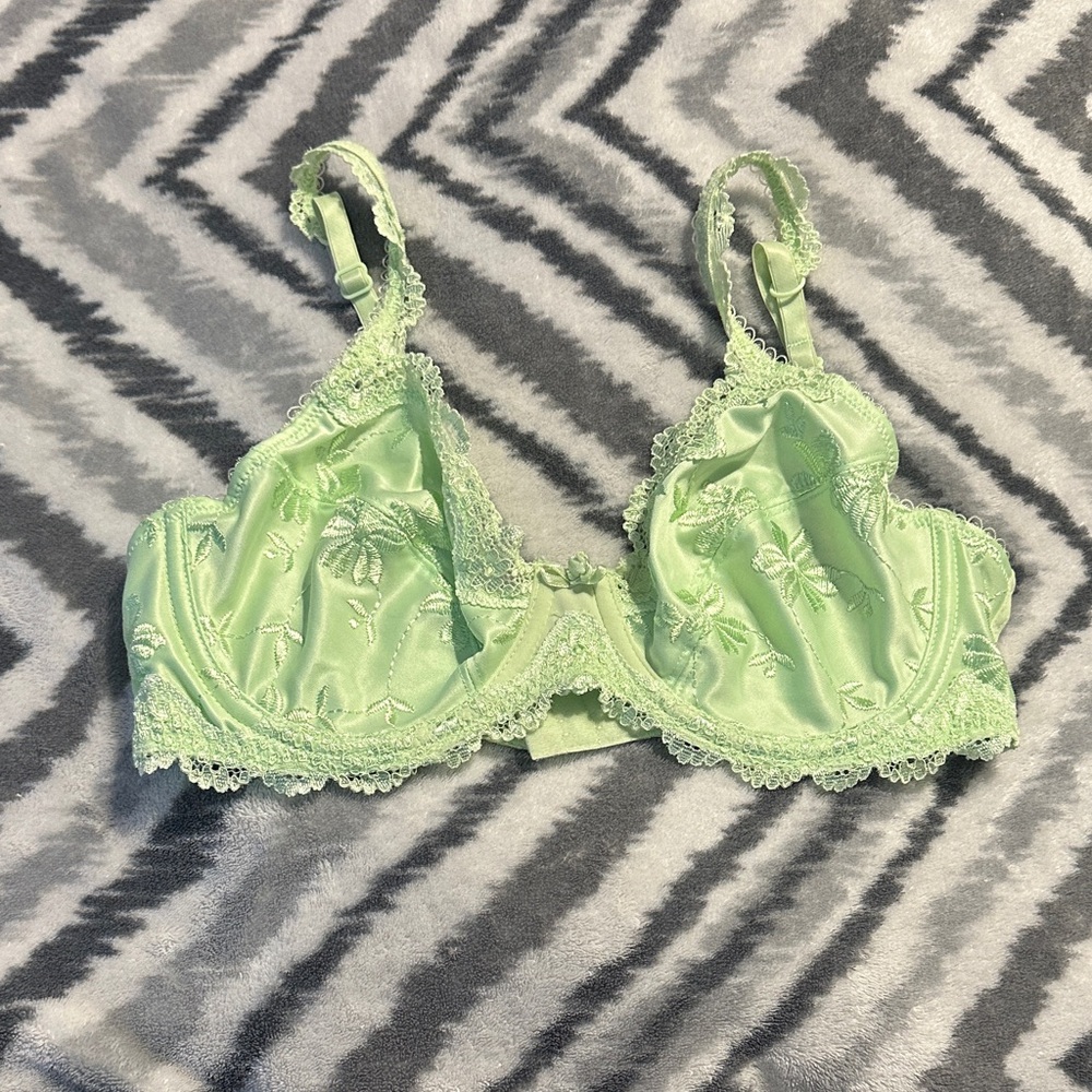Secret Treasures Mint Green Floral Lace Underwire Bra